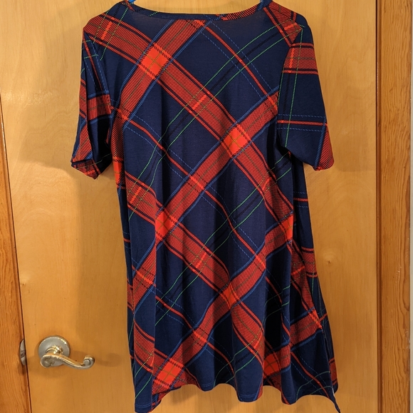 LuLaRoe Perfect T - Picture 2 of 4